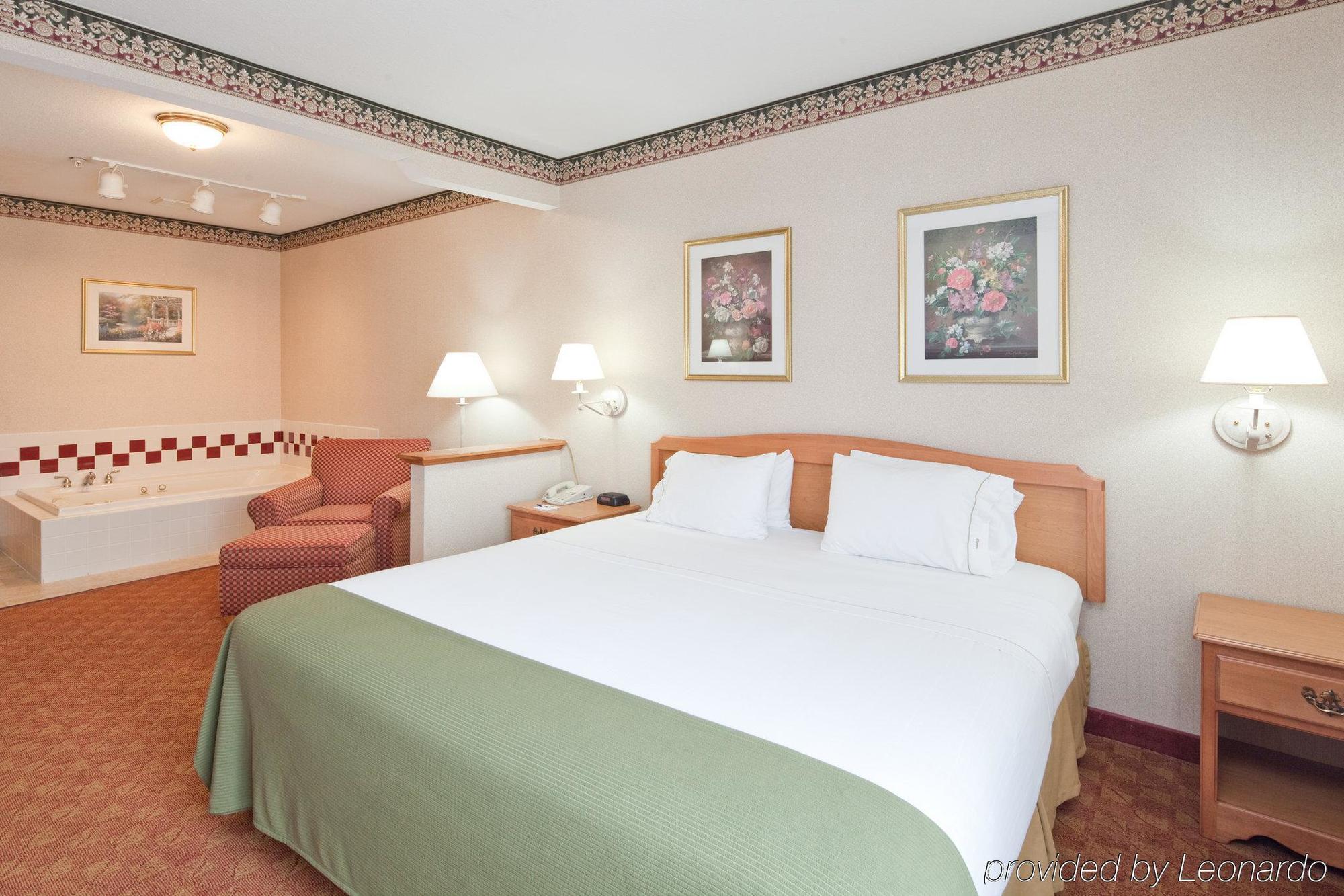 Holiday Inn Express Hotel & Suites Wauseon By Ihg Chambre photo